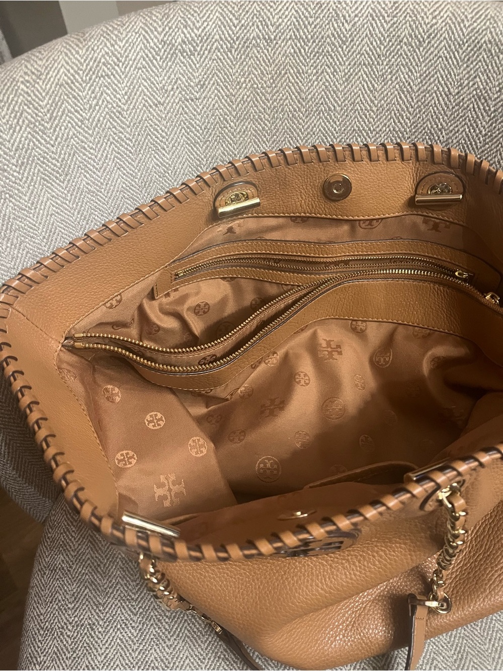 Tory Burch Caramel Pebbled Leather Chain-Detail Tote - Picture 5 of 6